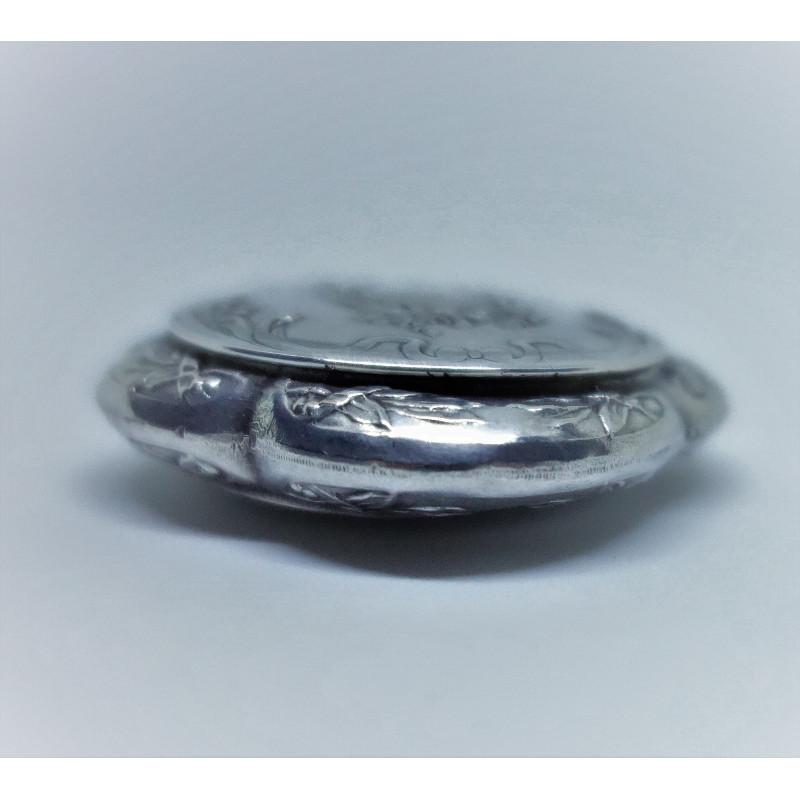Petite boîte argent quadrilobé. – Image 4