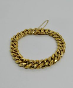 Bracelet en or jaune, maille gourmette creuse ouvragée, 1930.