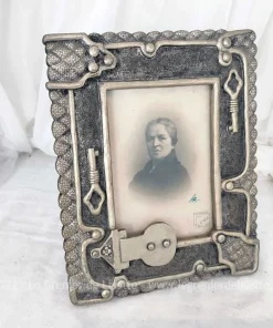 Cadre original façon médiéval avec ancienne photo