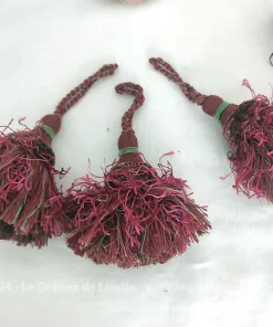 Lot de 3 pompons en fil rouge carmin et vert pâle