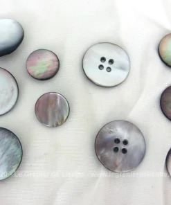 Lot de 10 boutons vintages nacre 4 formes