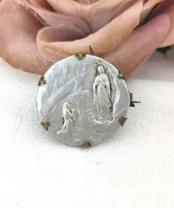 Ancienne broche médaille grotte Lourdes
