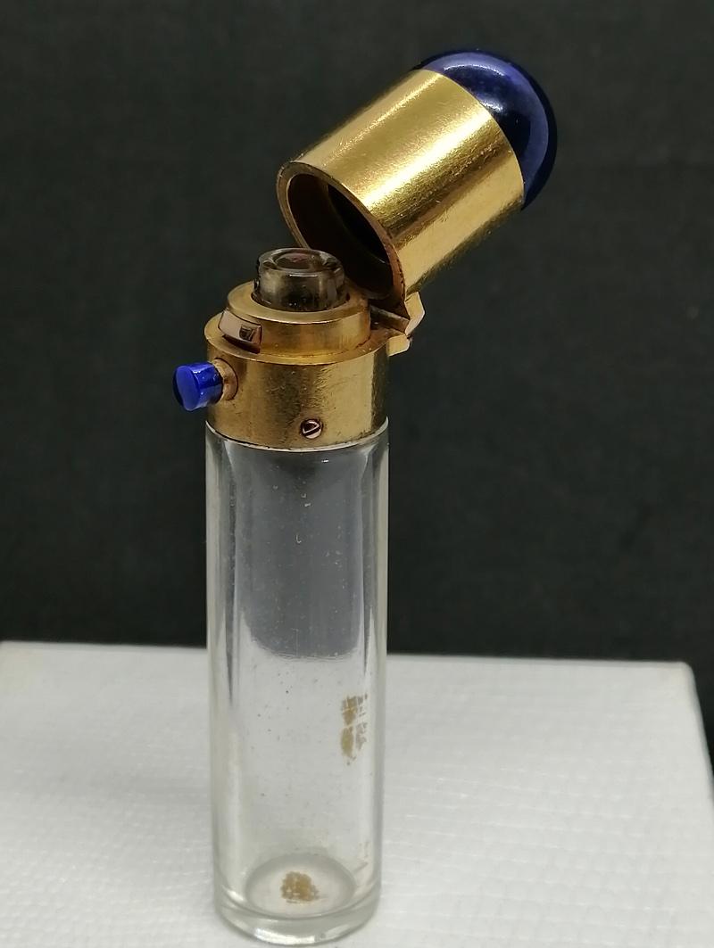 Flacon à sel, monture en or, et cabochon de Lapis-Lazuli, orfèvre Robert Linzeler, Paris. – Image 4