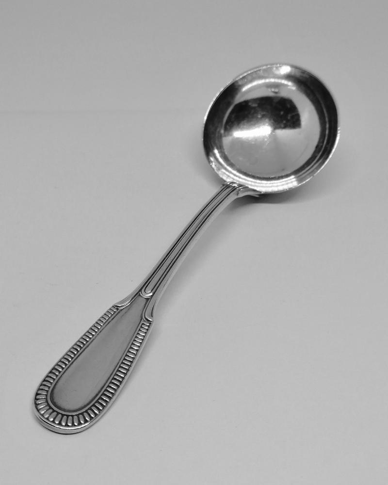 Petite louche miniature, argent massif, Maison Puiforcat, Paris.