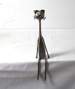 Sculpture métallique de chat assis