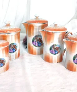 Lot avec couvercle 3 pichets et 2 pots vintages