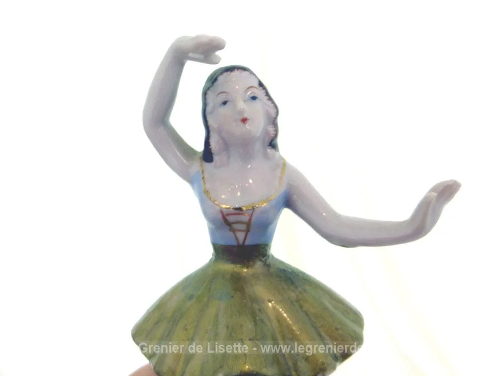 Figurine céramique danseuse jupe piédestal – Image 7