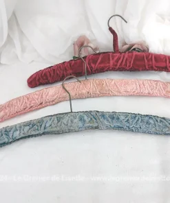 Trio cintres vintages originaux velours unis