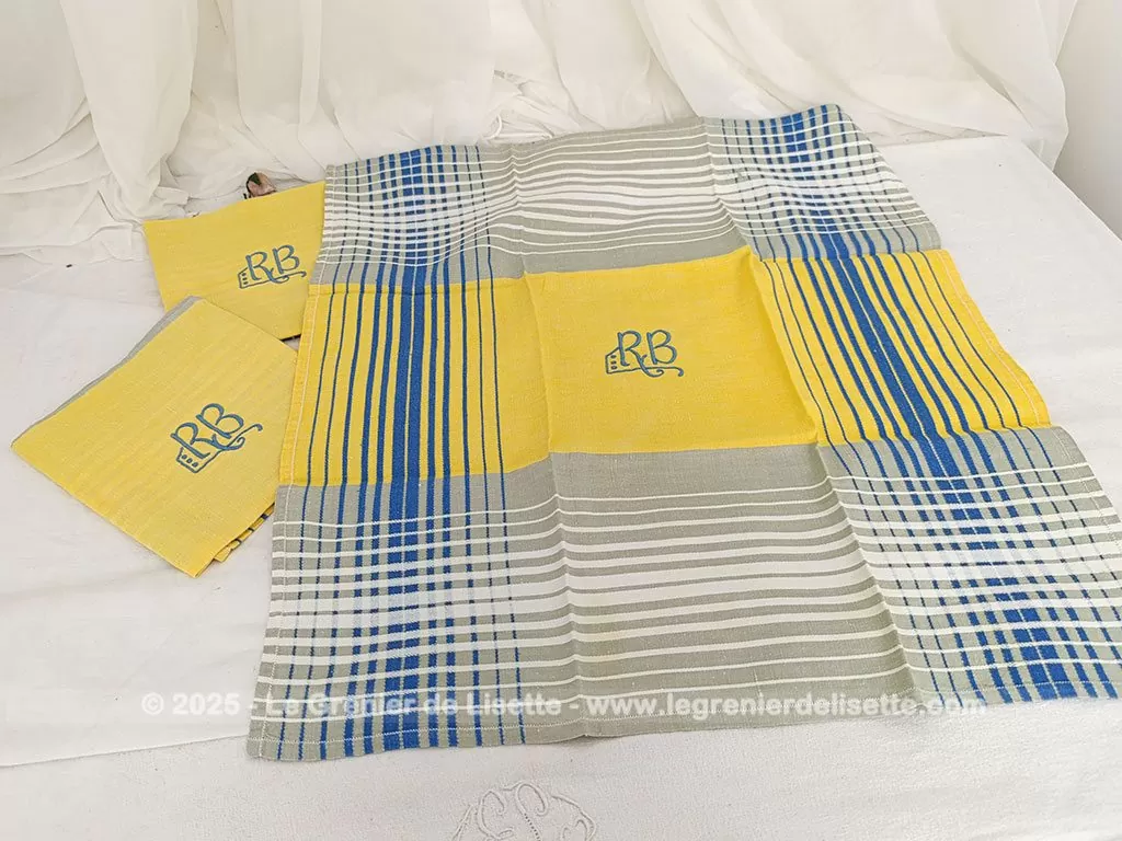 Lot 3 serviettes coton jaune, gris et bleu monogrammes RB – Image 2