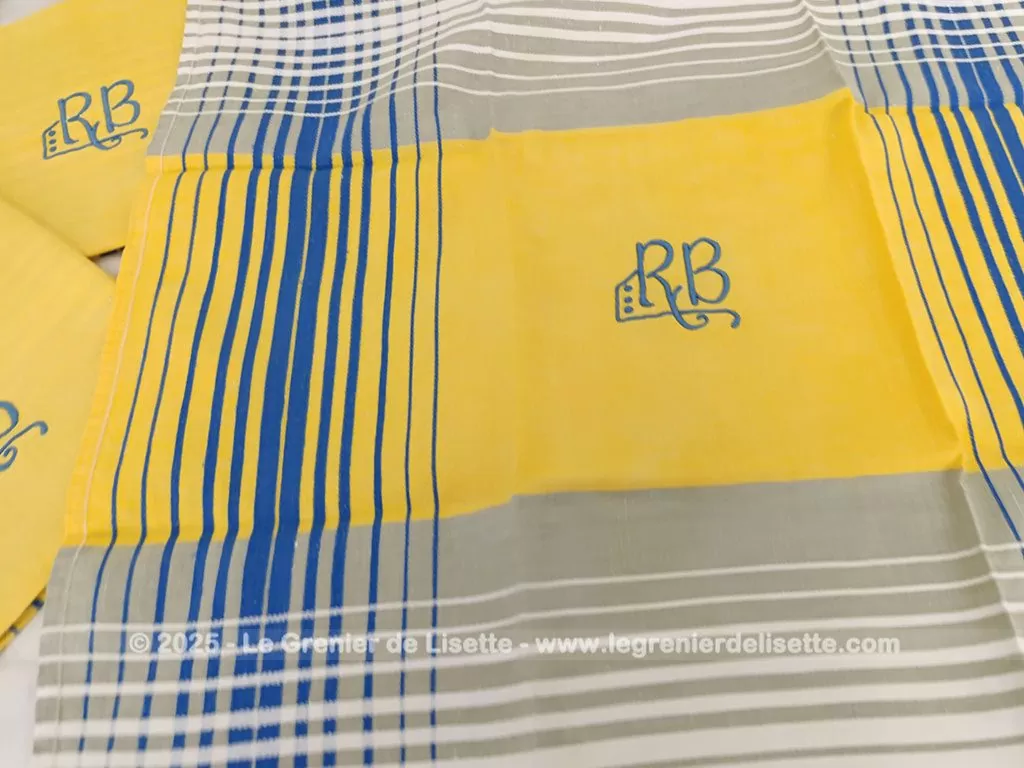 Lot 3 serviettes coton jaune, gris et bleu monogrammes RB – Image 5