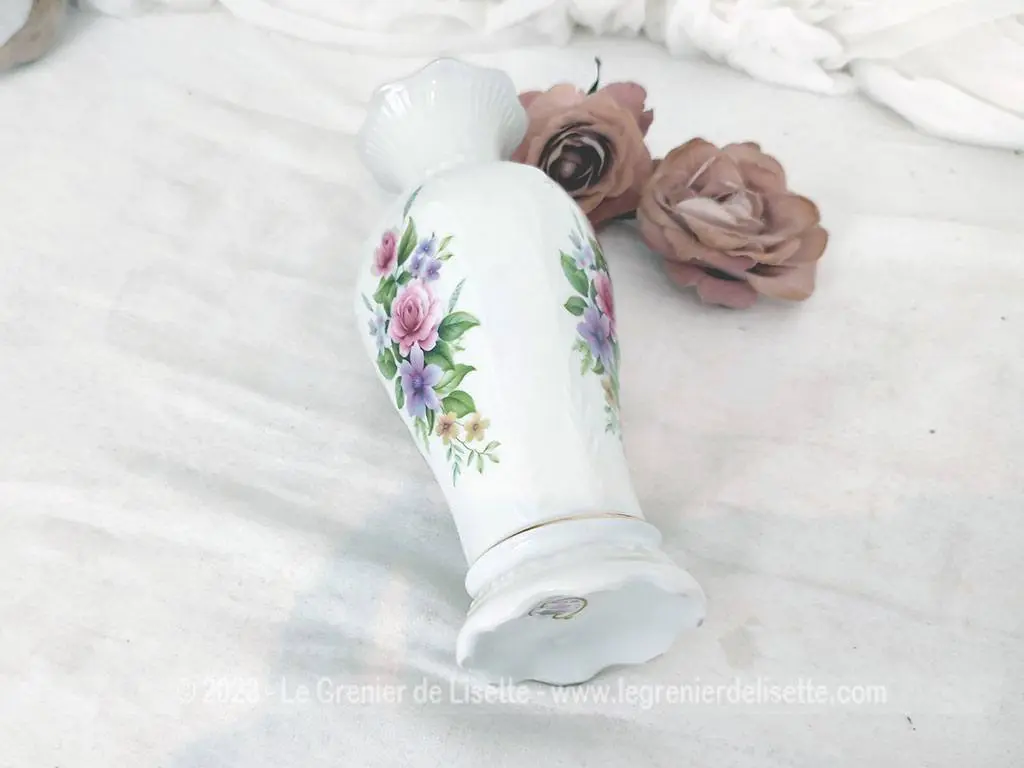 Petit vase 3 pans décors bouquet porcelaine Sanbo – Image 5