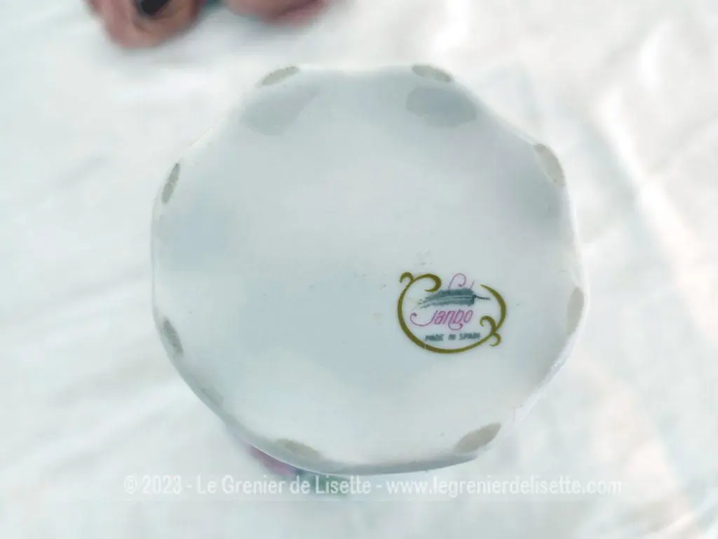 Petit vase 3 pans décors bouquet porcelaine Sanbo – Image 9